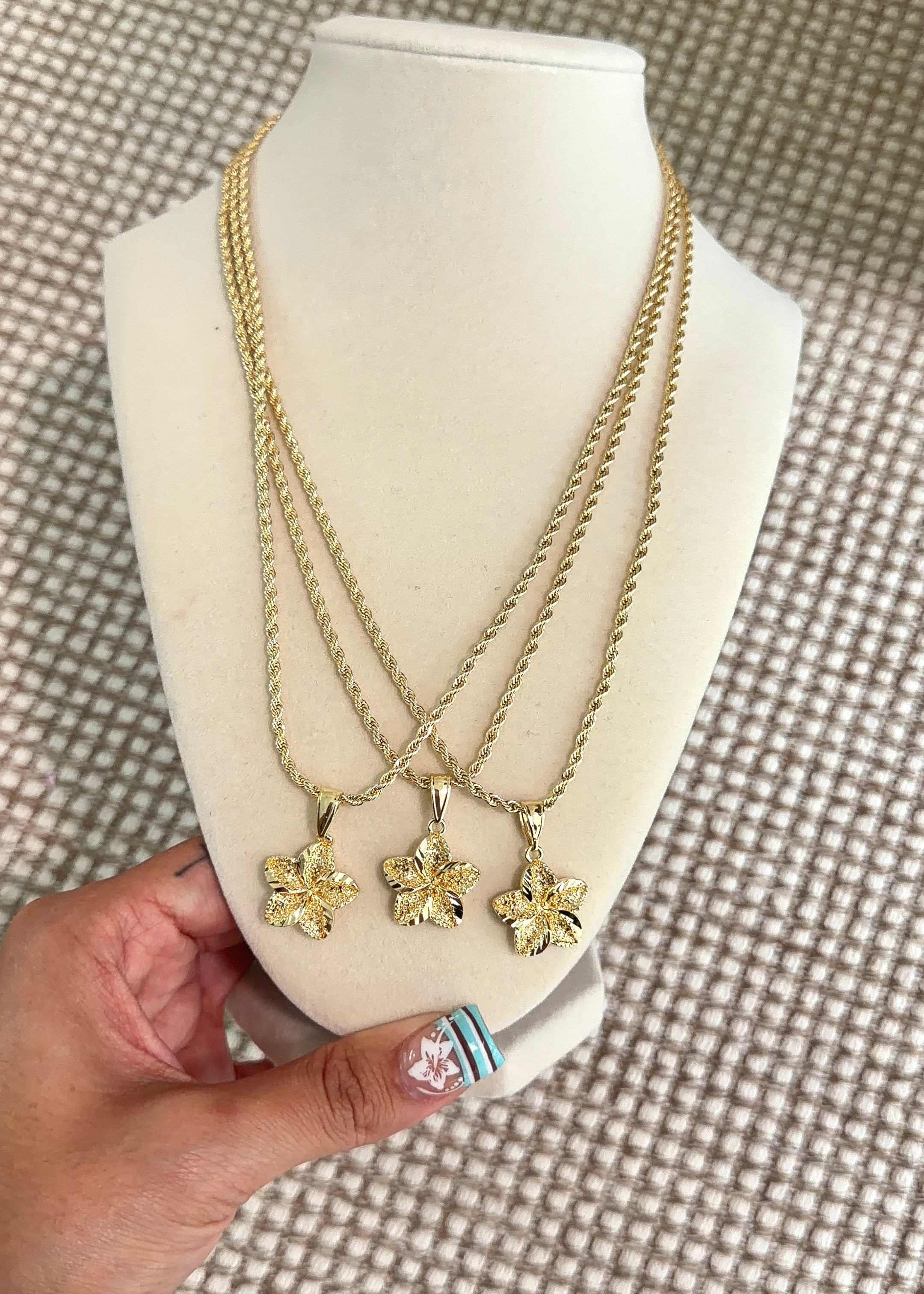 FLOWER NECKLACE