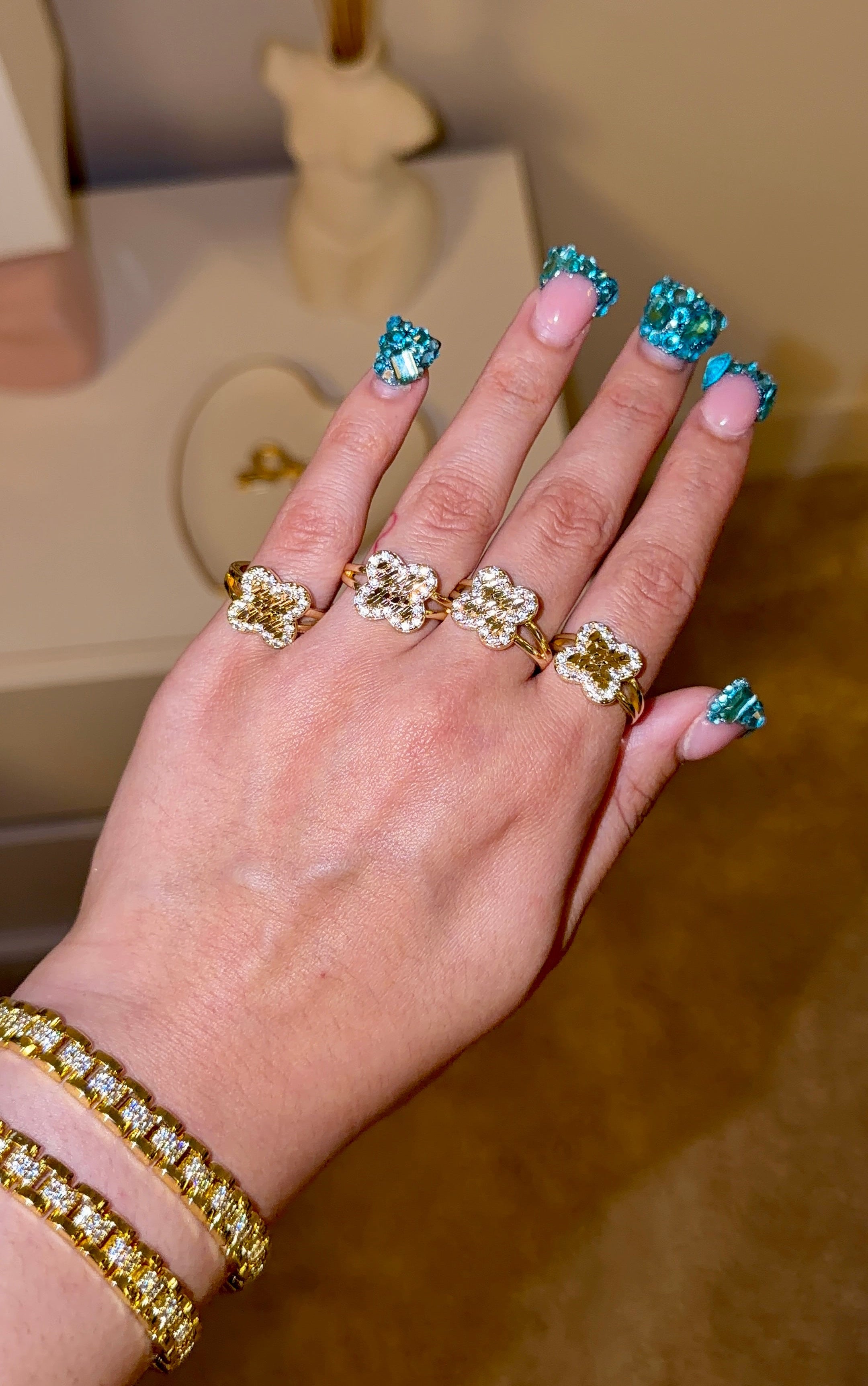 CLOVER RING