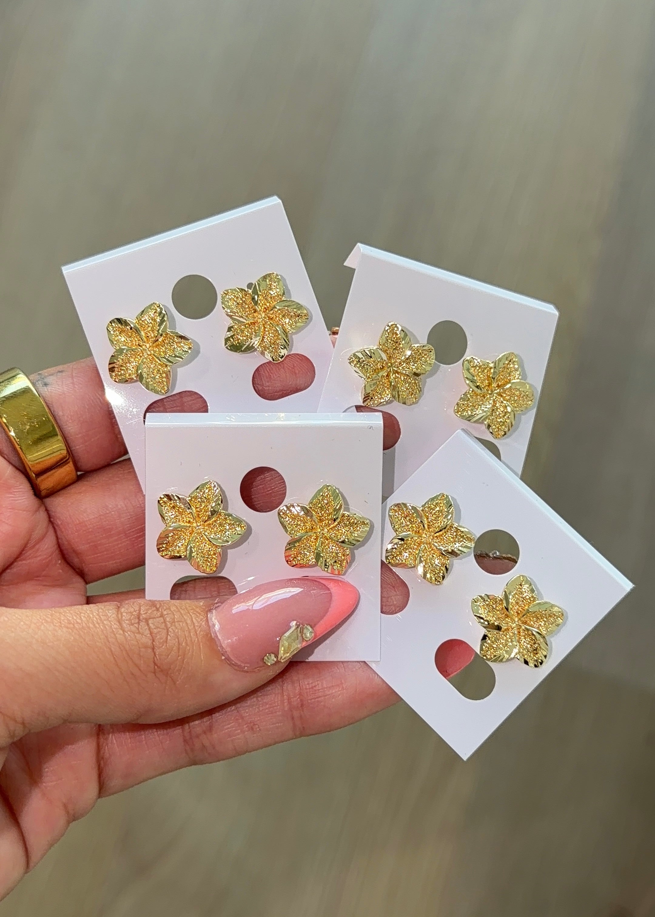 FLOWER STUDS