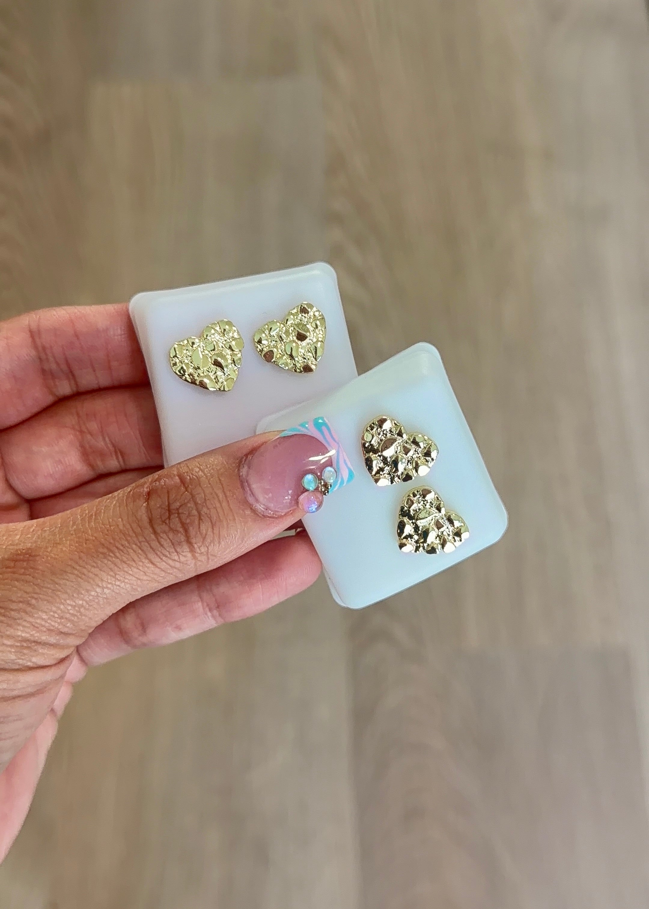NUGGET HRT STUDS