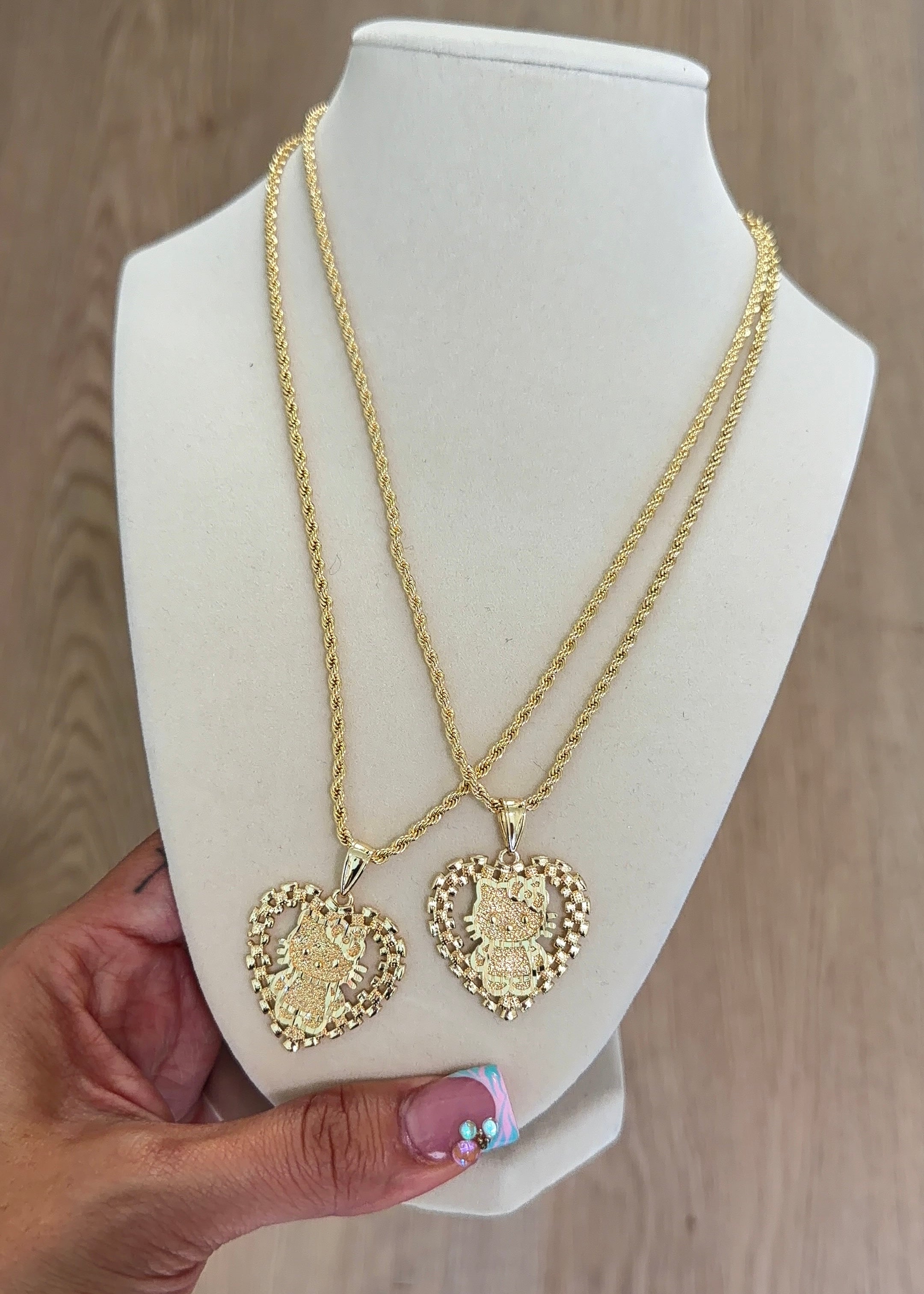 ICON ROLLIE HRT NECKLACE