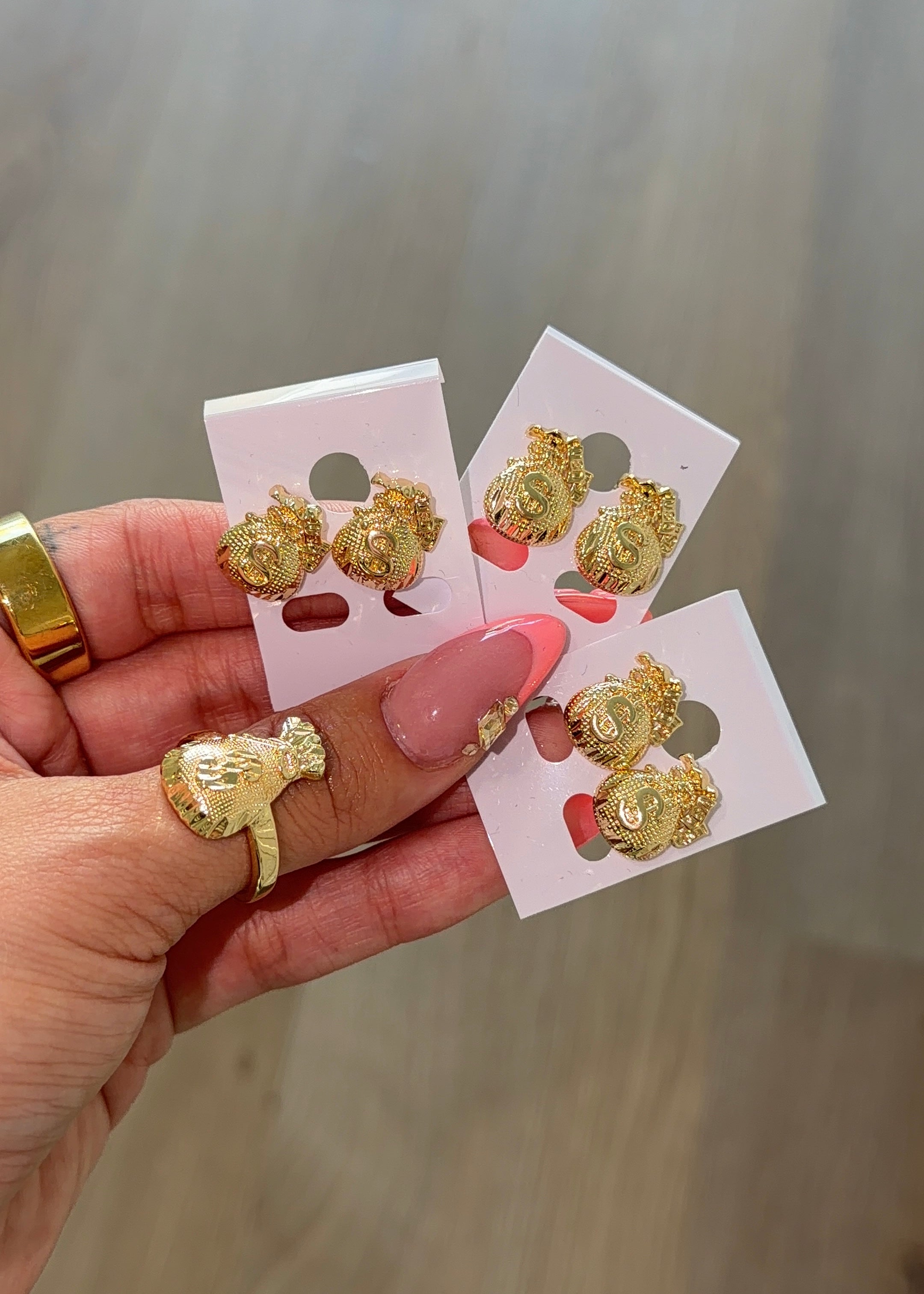 MONEY BAG STUDS