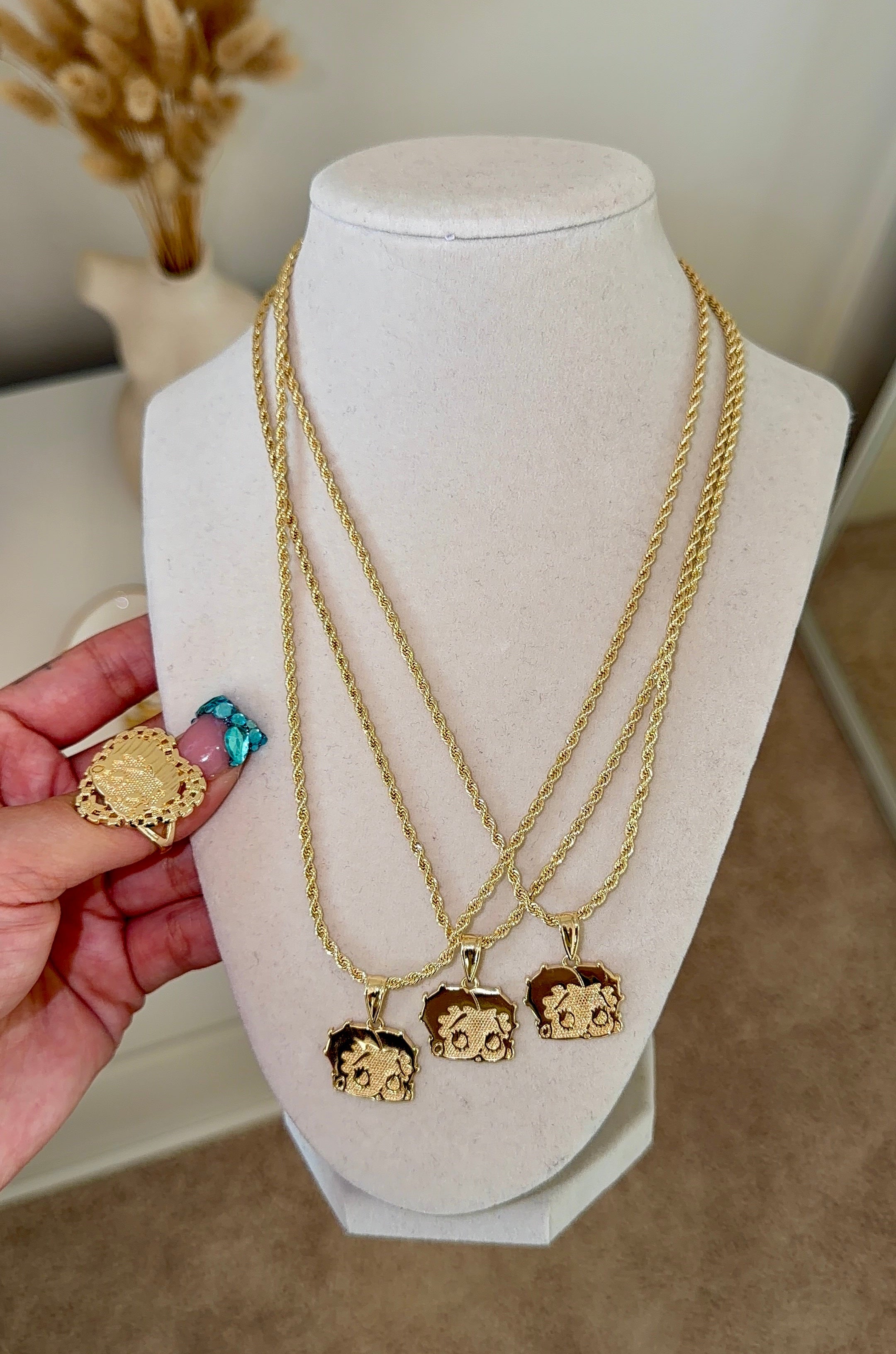 BETTY FACE NECKLACE