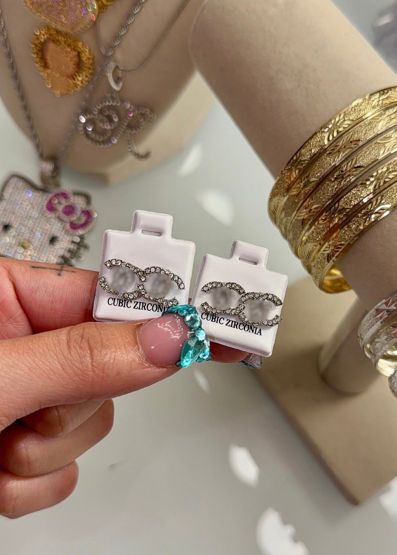 JUMBO STUDS
